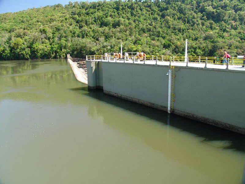 Vista parcial da barragem